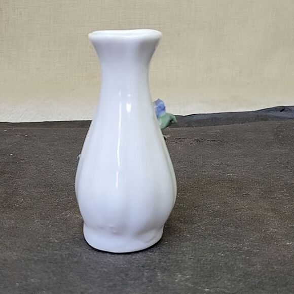 Porcelain Swan, Vase And Lefton Ring Box - Picture 9 of 16